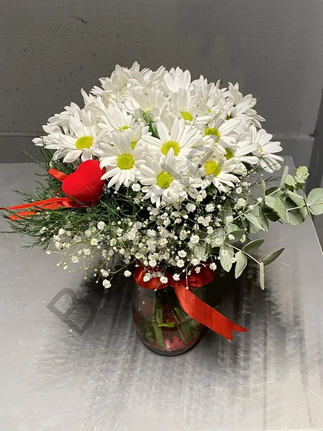 Vazoda Beyaz Papatya Aranjmanı