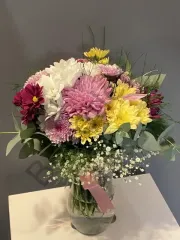 Vazoda Renkli Mevsim Çiçekleri