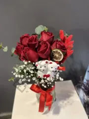 Vazoda Ayıcıklı 7'li Kırmızı Gül Aranjmanı