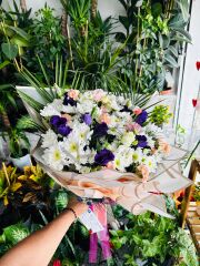 Bukette Beyaz Papatyalar Minyatür Karanfiller & Lisyantuslar