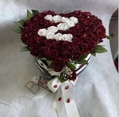 Kutuda Harfli Güller