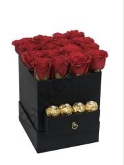 Siyah Kutuda Kırmızı Güller & Çikolatalar