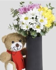 Siyah Vazoda Renkli Papatyalar & Ayıcık