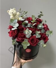 Kutuda 16 Kırmızı Gül & Okaliptuslar