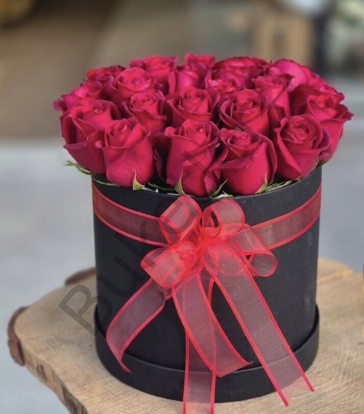 Kutuda 25 Tane Kırmızı Gül